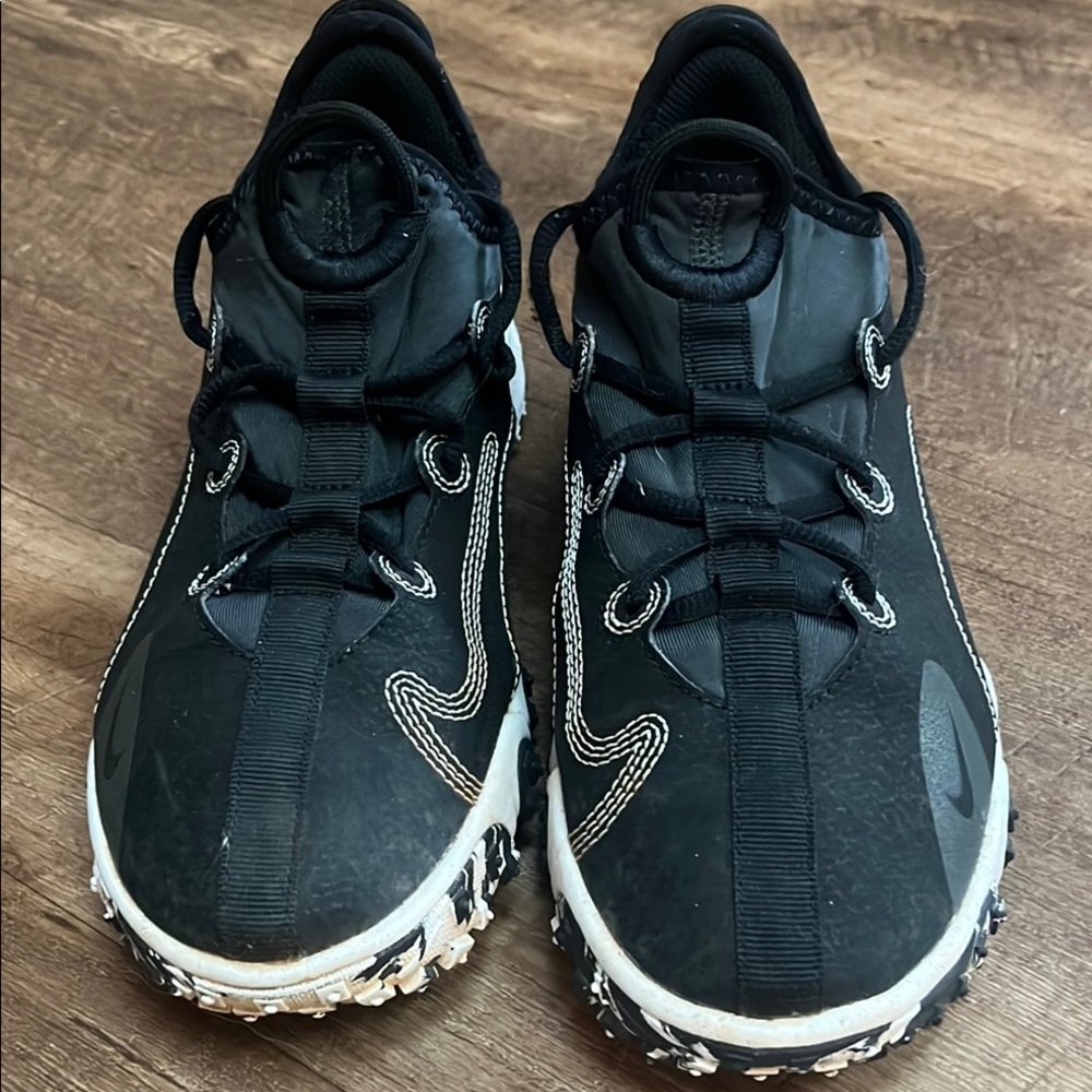 Boys baseball turf cleats Black and White